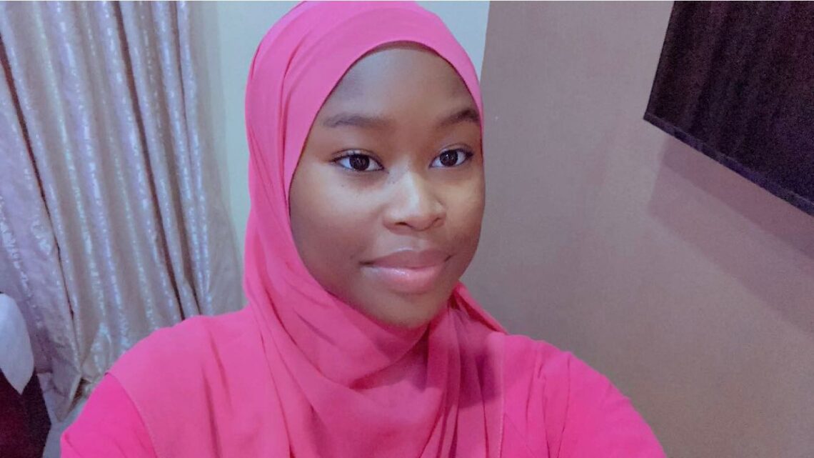 Pink scarf on Yusrah