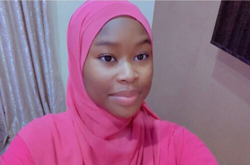 Pink scarf on Yusrah